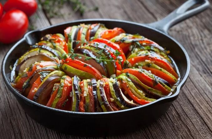 გარუჯეთ პომიდორით და zucchini